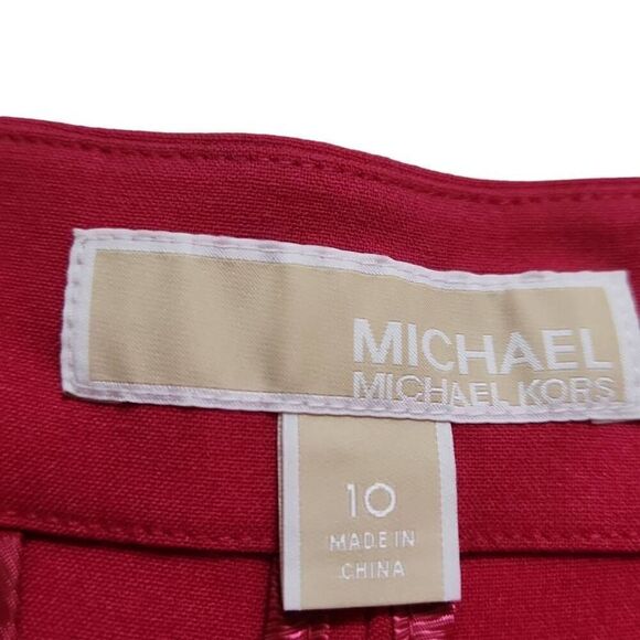 Michael Kors Ladies Size 10 Pink Carmine Pleated Gold Button Shorts - Picture 3 of 6